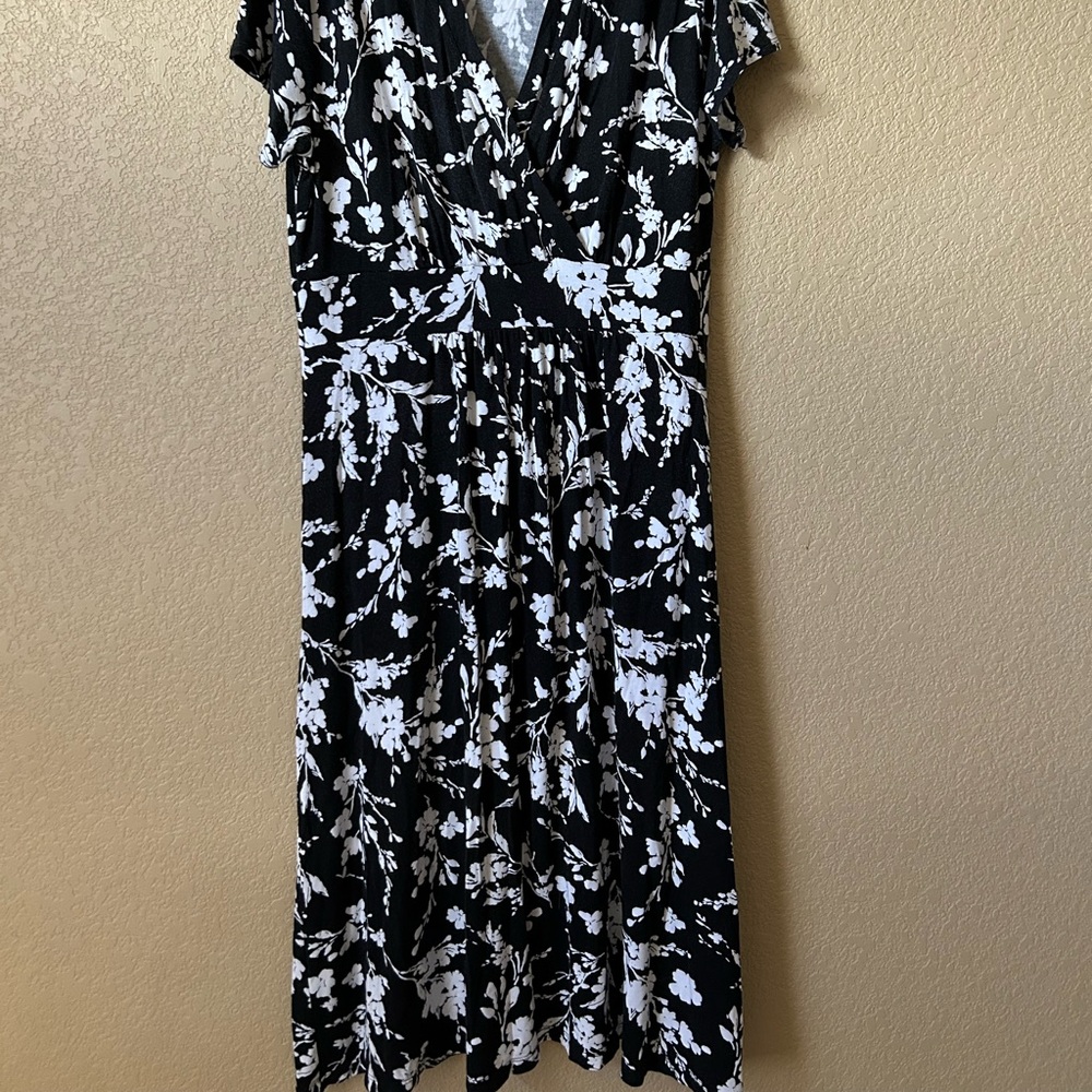 Croft & Barrow Black and White Floral Midi Dress